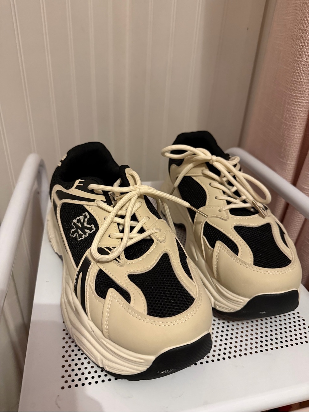Zoo York Women’s Chunky Sneakers in Cream and Black